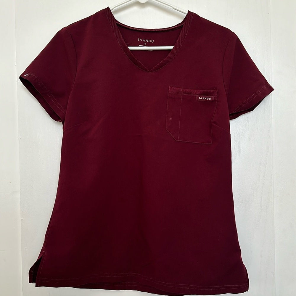 JAANUU SMALL SCRUB TOP WITH CHEST POCKET!